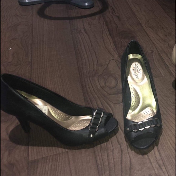 Black Heels - Picture 5 of 5